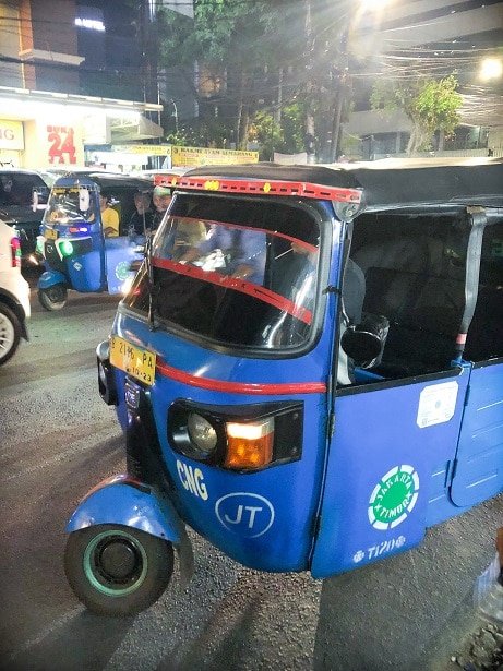 A bajai, one of the transportation options for visiting attractions in Jakarta