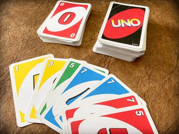 Travel card games for families: UNO