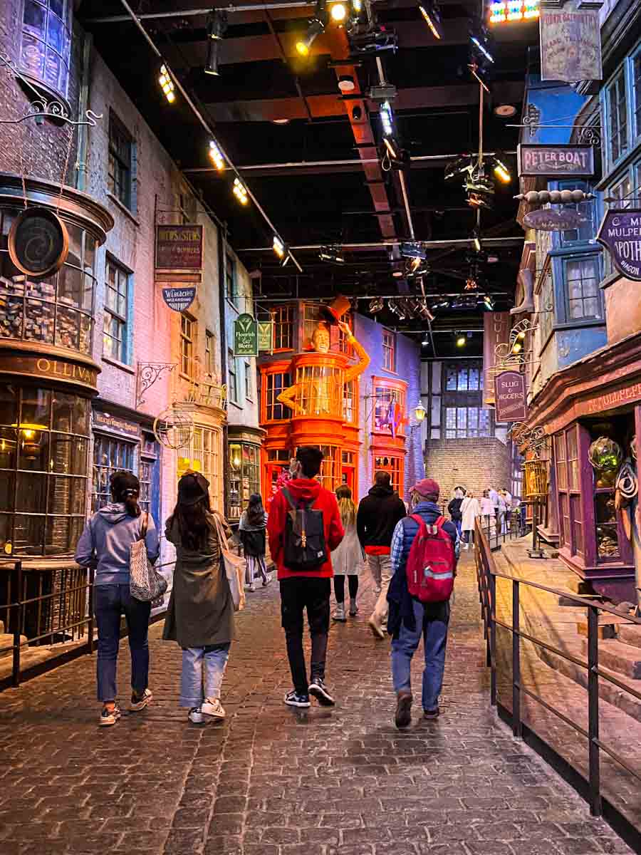 How early should I arrive at Harry Potter Studios?