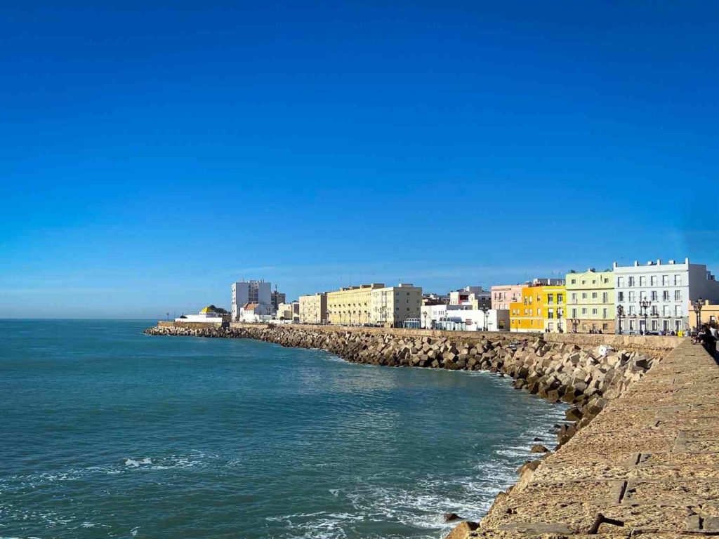 A view of Paseo del Vendaval in Cadiz, where there are Cadiz things to do