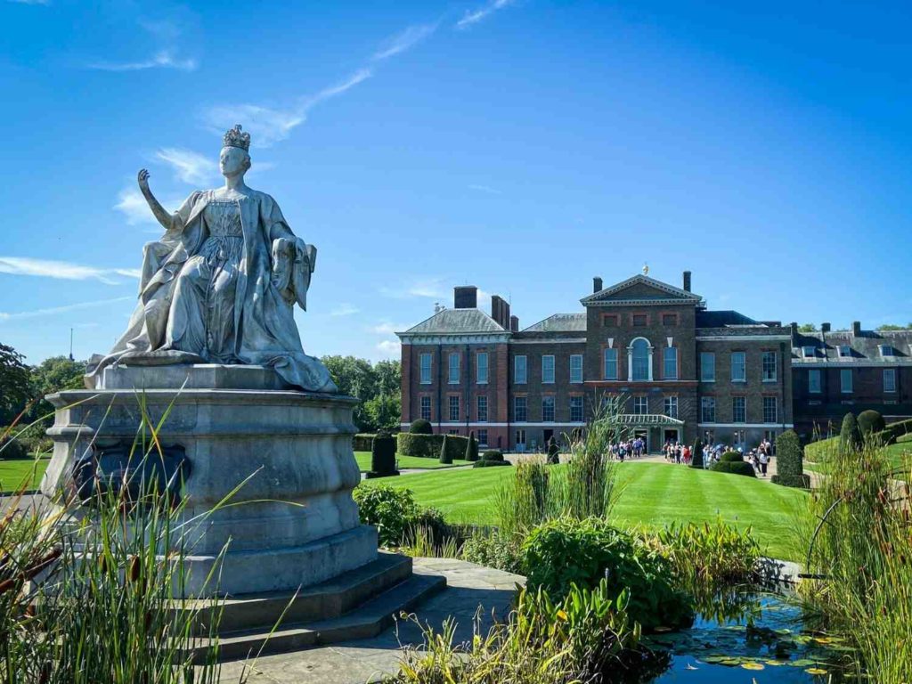 A statue of Queen Victoria in front of Kensington Palace, a stop during an England itinerary for families while visiting England with kids